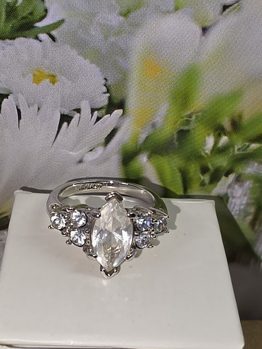 #2597, Vtg Avon Ring 1980'S Size 5, Marquis Shape Cubic Zirconia Stones. Nwot. - Picture 5 of 5